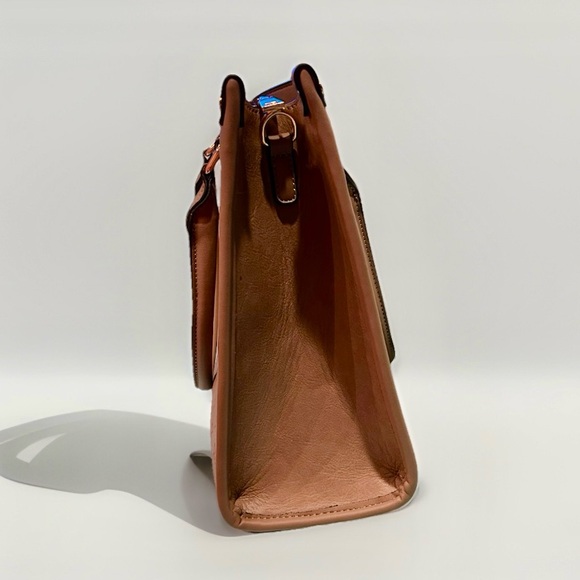 Diophy Queen Bee Taupe Handbag With Adjustable Crossbody Strap NWOT - Picture 3 of 10